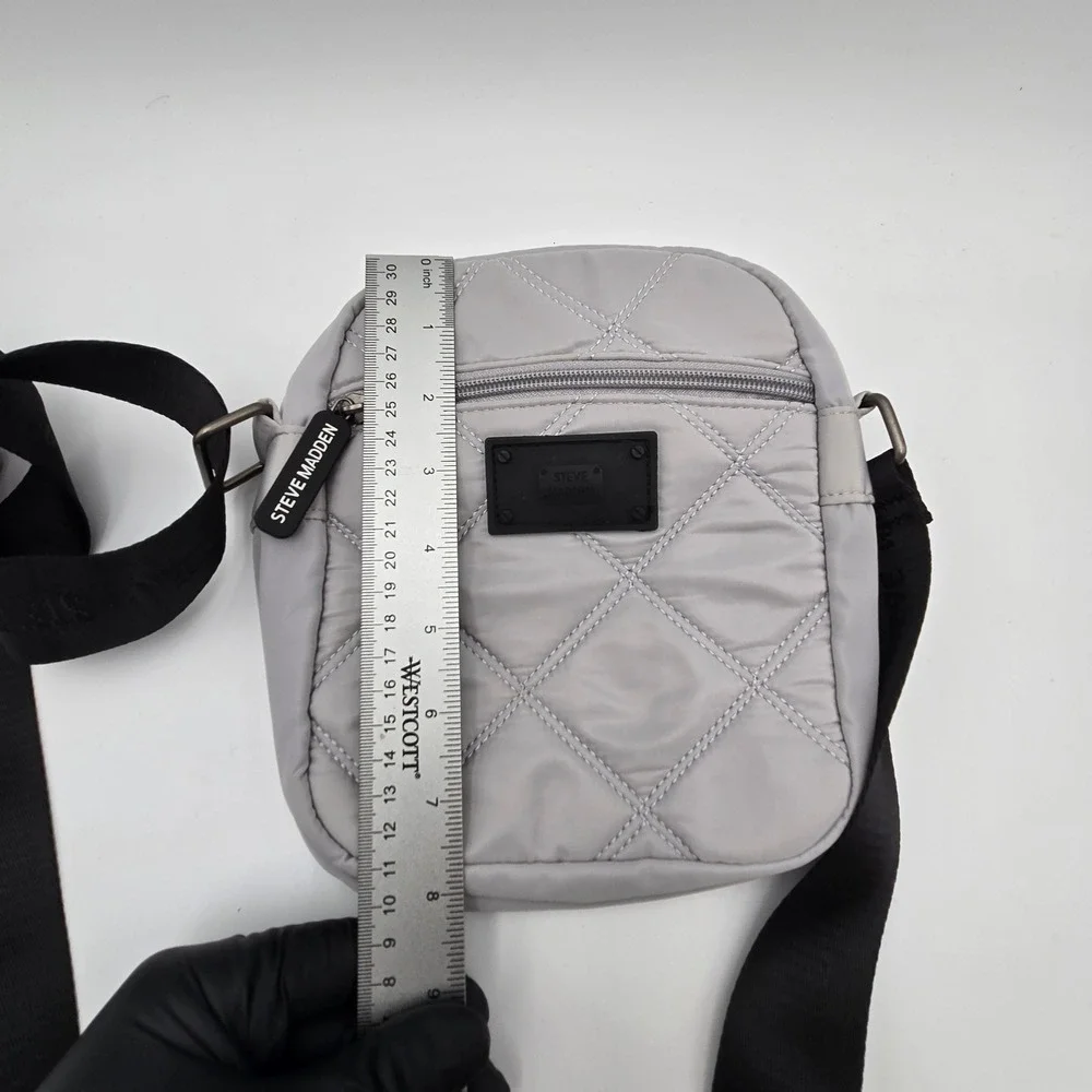 STEVE MADDEN Quilted Crossbody Bag‎ Light Gray Nylon Adjustable Strap